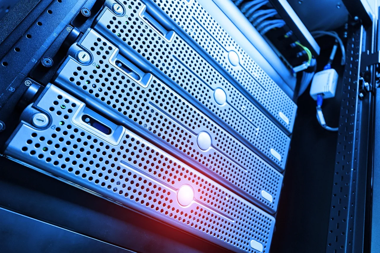 Rack-mounted servers in a data centre